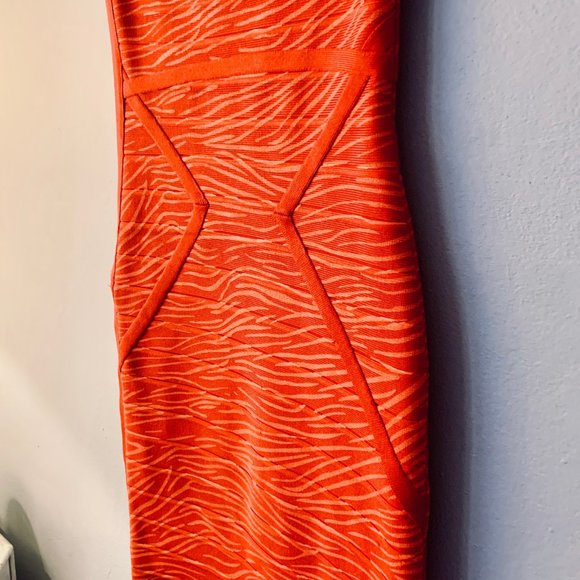 Stunning Designer Dress by Stretta - Picture 3 of 8